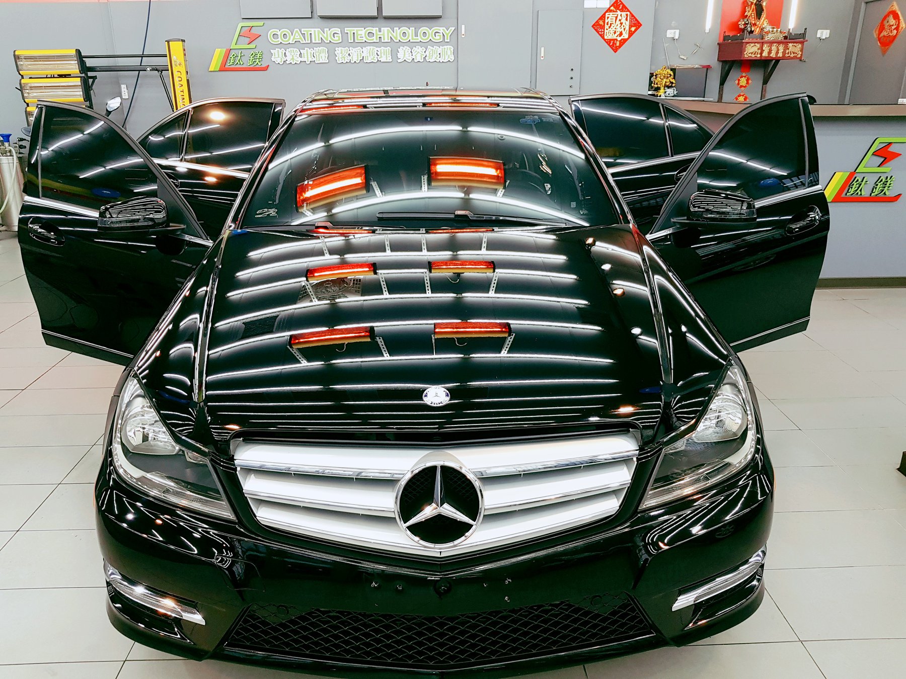 汽車鍍膜可以保護汽車的漆面，使汽車漆面更耐磨，抵抗環境因素的侵蝕。